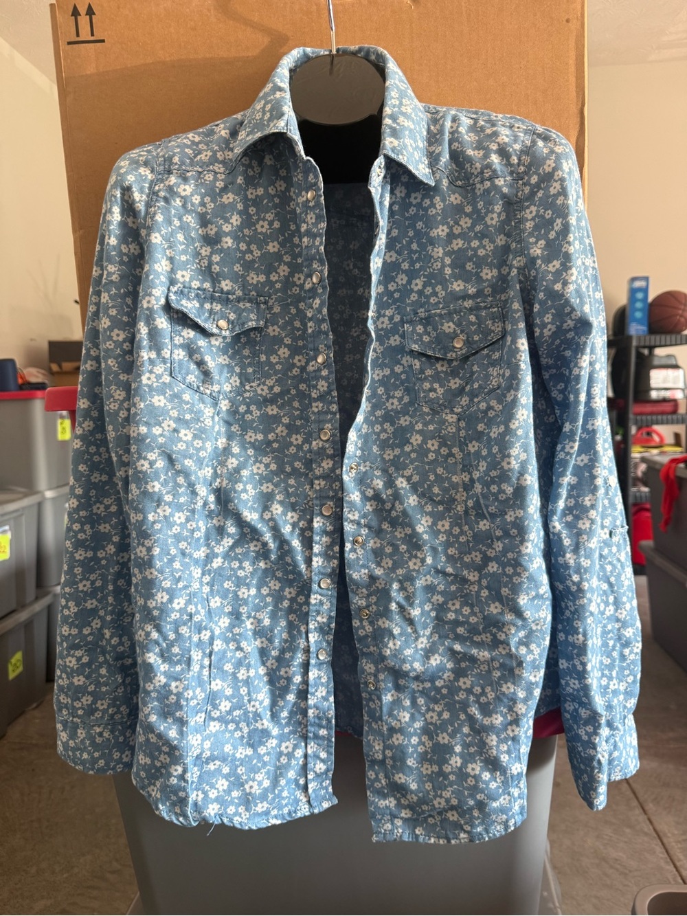 Light Blue Floral Button-Up shirt p56